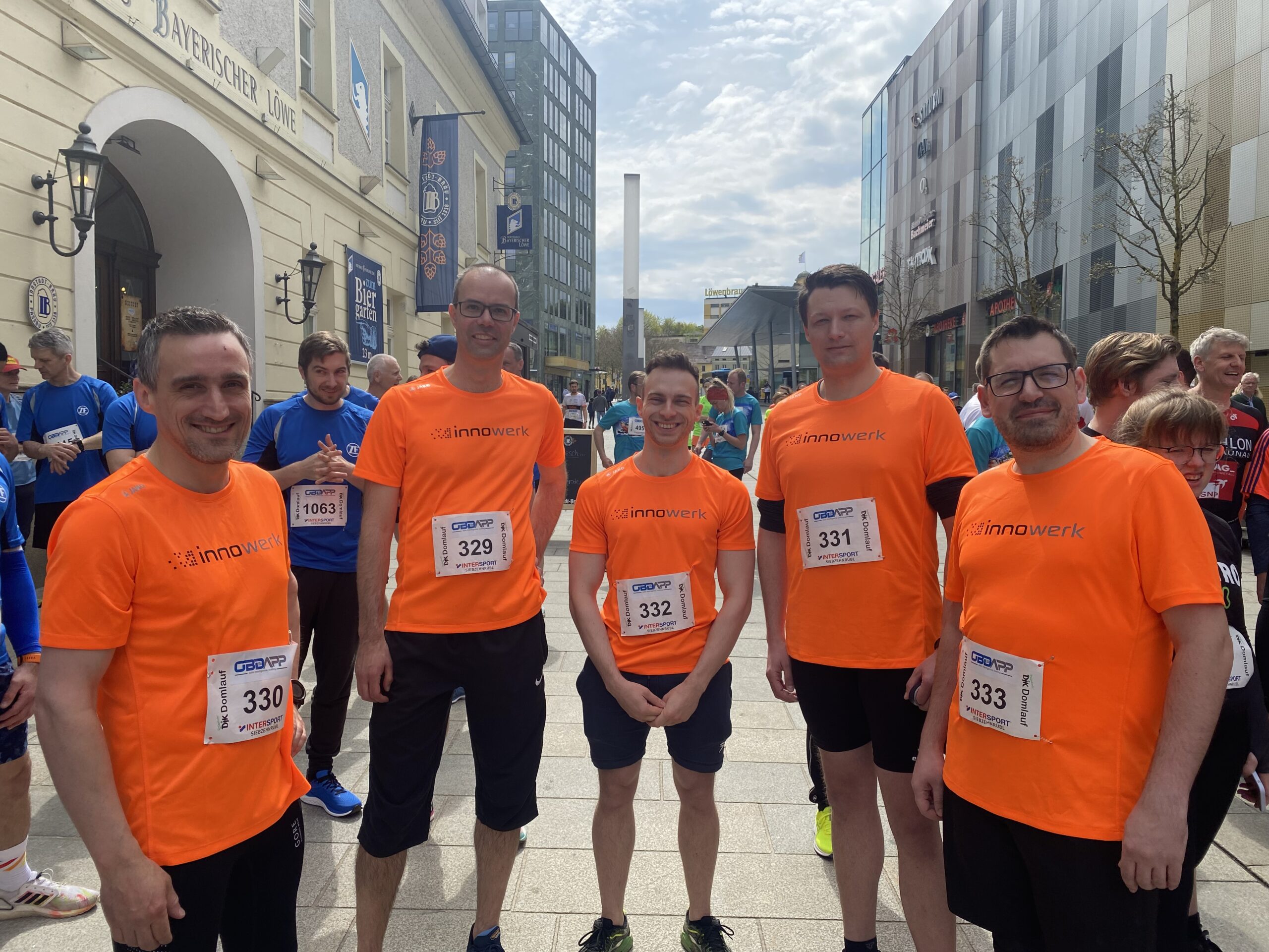 DJK Domlauf 2023 „Team innowerk“ im Ziel Bild